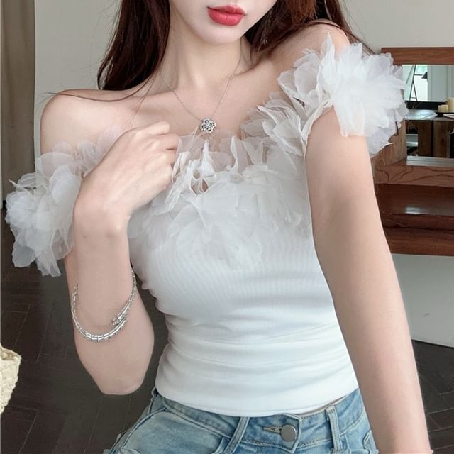 T-Shirt Off-Shoulder Detail Plain Flower