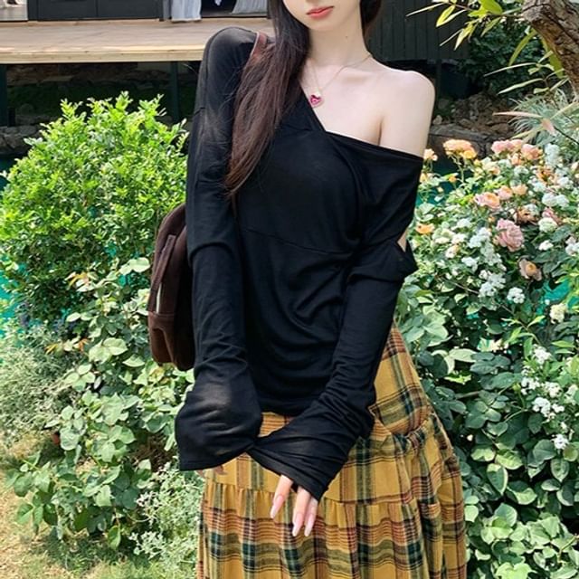 T-Shirt Asymmetrical Long-Sleeve One-Shoulder Plain