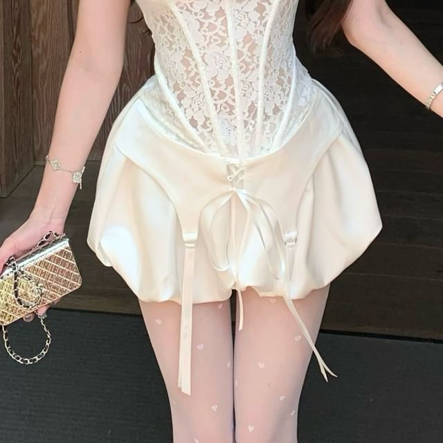 Lace High Square-Neck Top / Fishbone Balloon Shorts Puff-Sleeve Waist