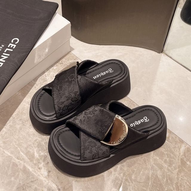 Strap Sandals Cross Platform