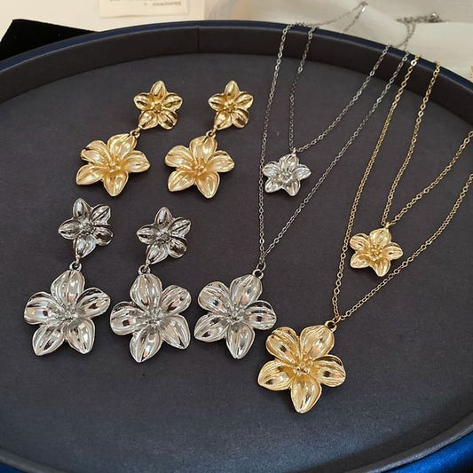 Floral Pendant Alloy Necklace / Drop Earring