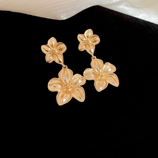 Floral Pendant Alloy Necklace / Drop Earring