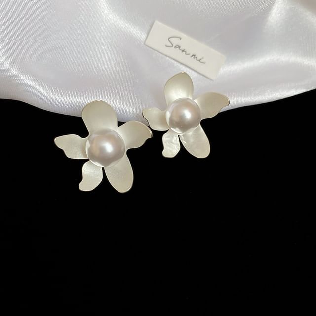 Stud Pearl Faux Earring Flower