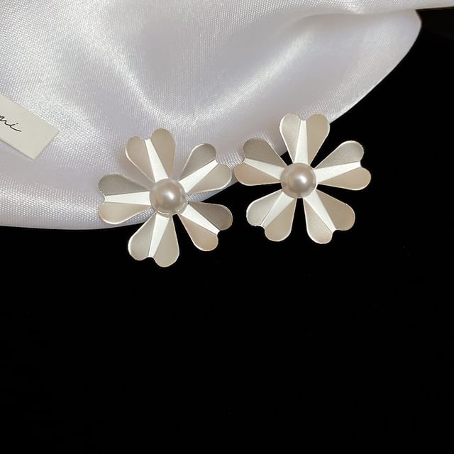 Stud Pearl Faux Earring Flower