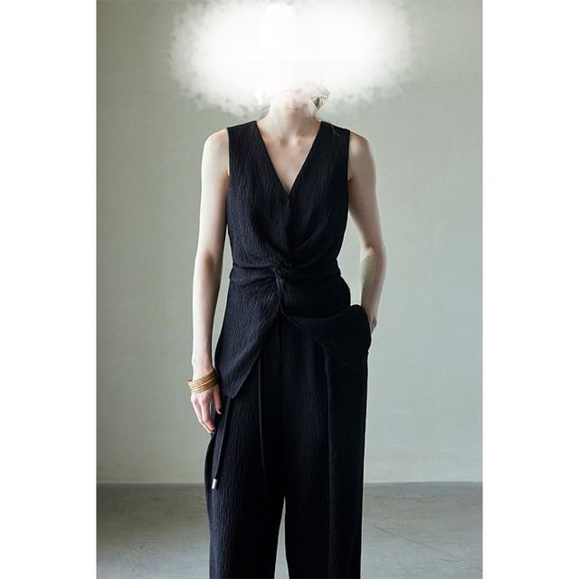 Slit Wide Plain V-Neck High Top Tank Rise Knot / Pants Leg