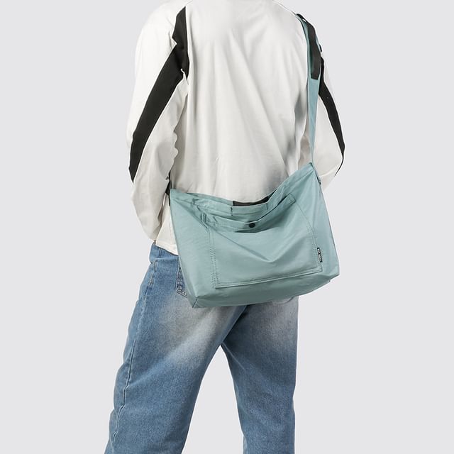 Messenger Lightweight Zip Bag Plain
