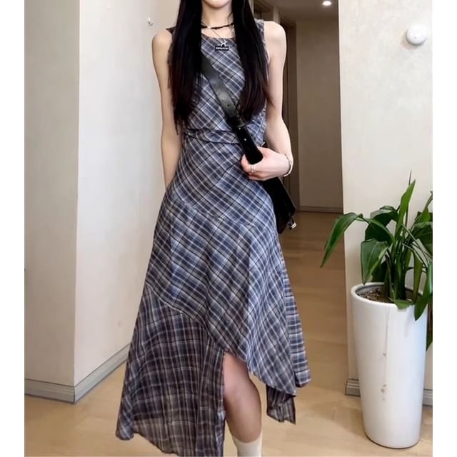 Asymmetric Plaid A-Line Maxi Dress with Sleeveless Round Neck