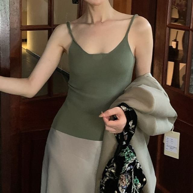 Spaghetti Strap Plain Camisole Scoop Neck Top