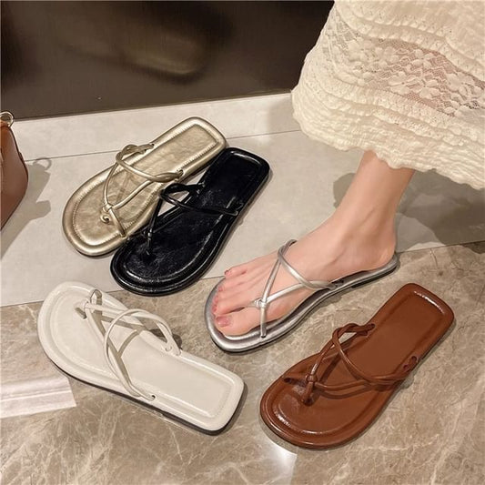 Strappy Flip-Flops Knot