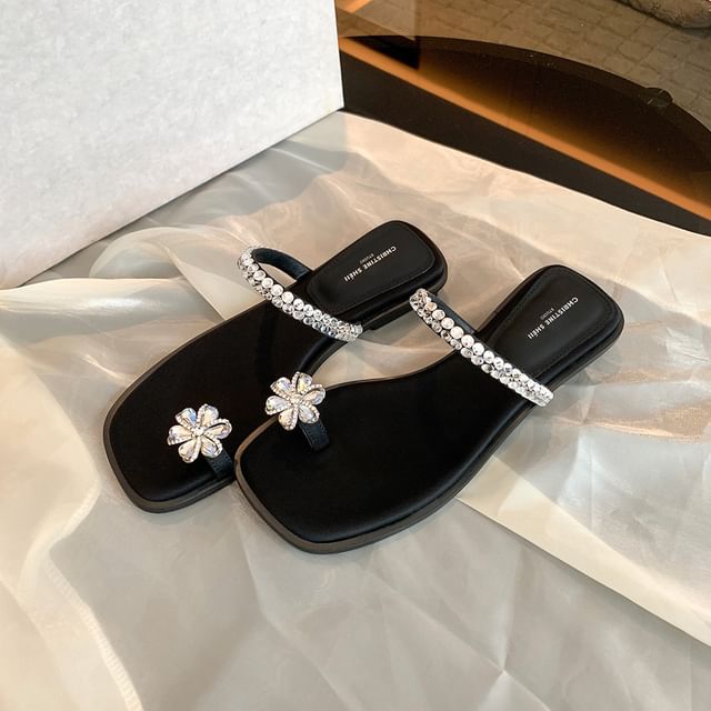Rhinestone Loop Toe Flower Sandals
