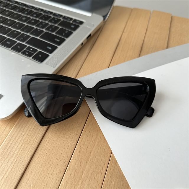 Oversized Cat-Eye Sunglasses