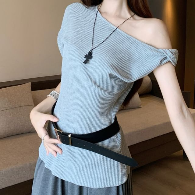One-Shoulder Short-Sleeve Top with Belt and High-Rise Solid Maxi Flared Skirt