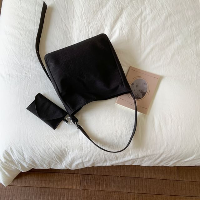 Plain Shoulder Bag With Pouch