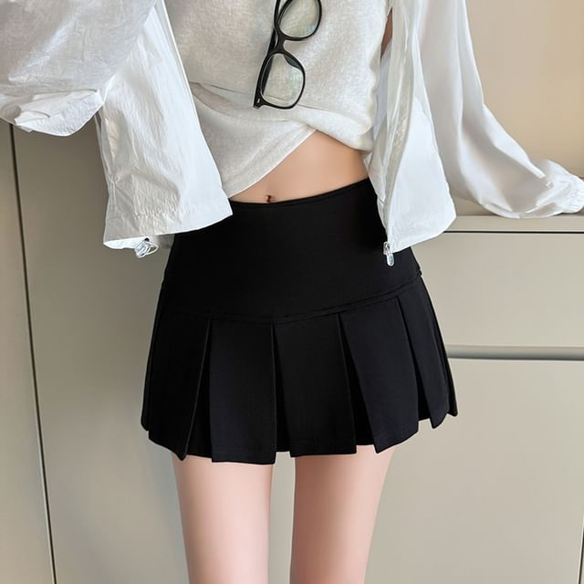 Mid-Rise Pleated Mini Flared Skirt