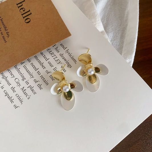Two Faux Pearl Flower Earring Stud Tone