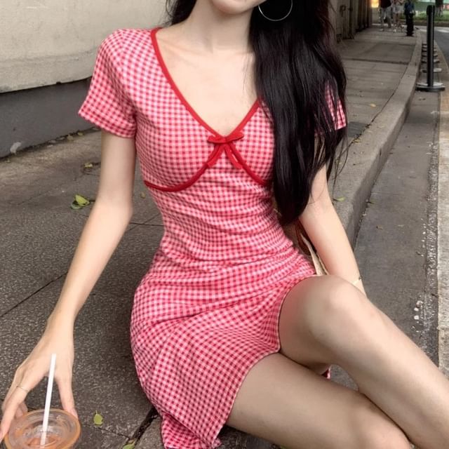 Dress Dotted A-Line Mini Short-Sleeve V-Neck