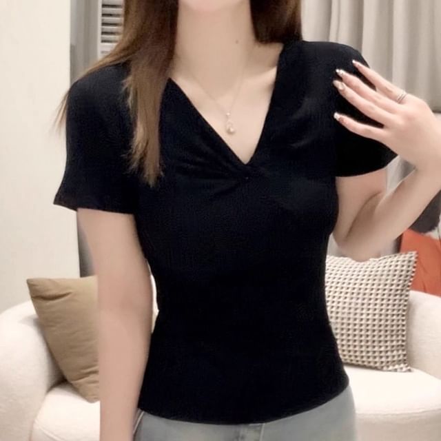 Twist Plain V-Neck Short-Sleeved T-Shirt