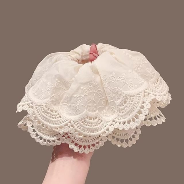 Trim Lace Ruffle Scrunchie