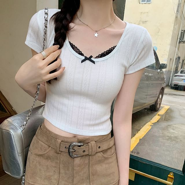 Trim Short Scoop Sleeve Neck Lace Crop Top
