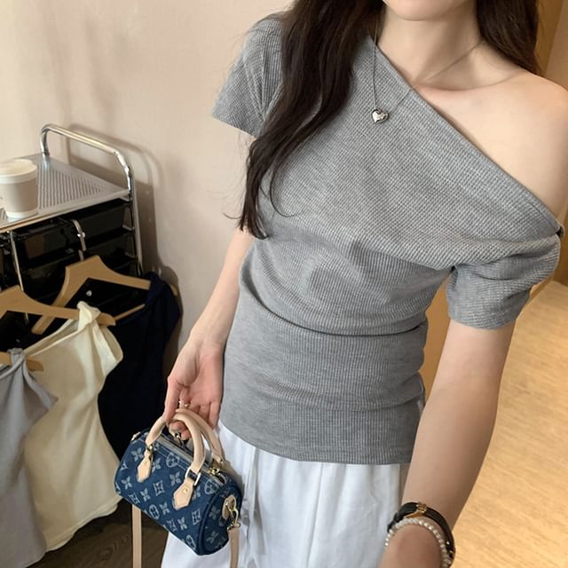 Asymmetrical Short-Sleeve Tee Plain