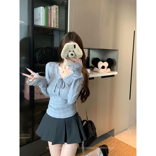 Plain Lace-Trimmed V-Neck Long-Sleeved Knit Top