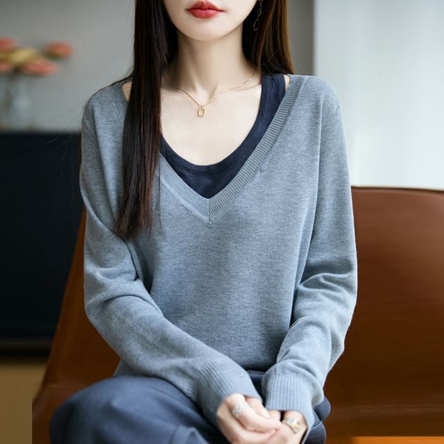 Two-Tone V-Neck Mock Two-Piece Long-Sleeved Sweater
