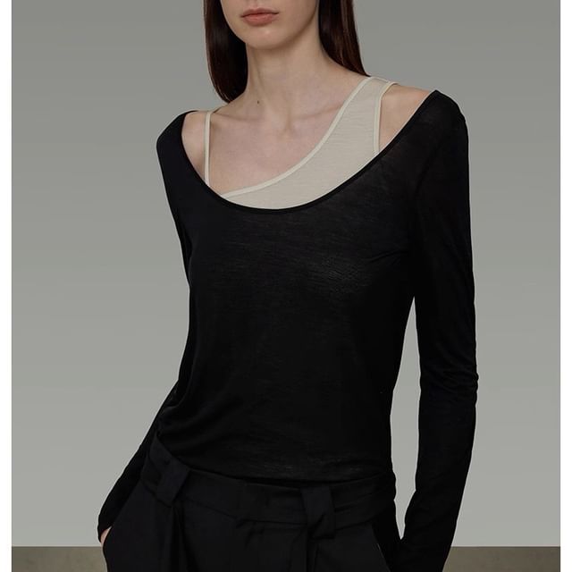 Set: Asymmetrical Neck Plain Tank Top + Long-Sleeve Scoop Neck Tee