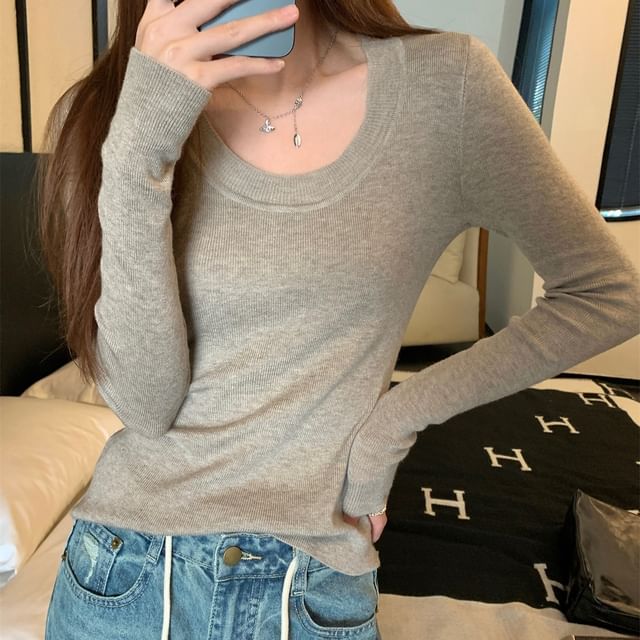 Scoop-Neck Long-Sleeve Basic Knit Tee