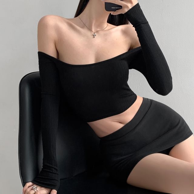 Cropped Off-Shoulder Long Sleeve Casual Tee