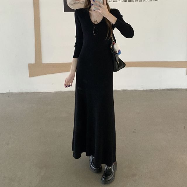 Long-Sleeve Scoop Neck Maxi A-Line Knit Dress