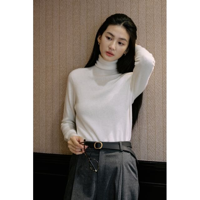 Long-Sleeve Turtleneck Knit Top
