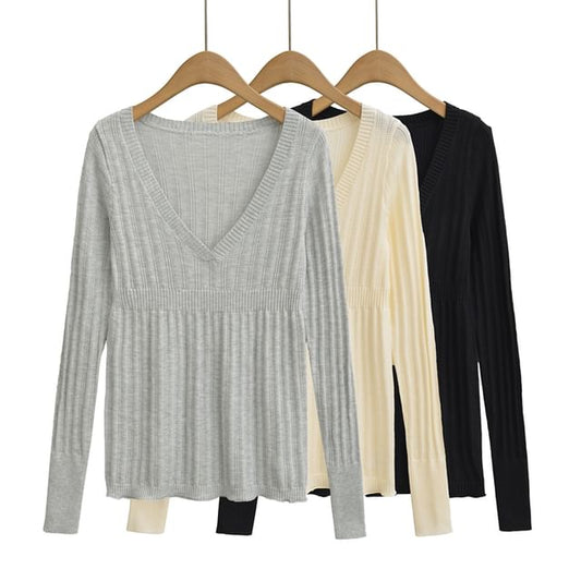 Plain Knit Top with V-Neck and Long Sleeves