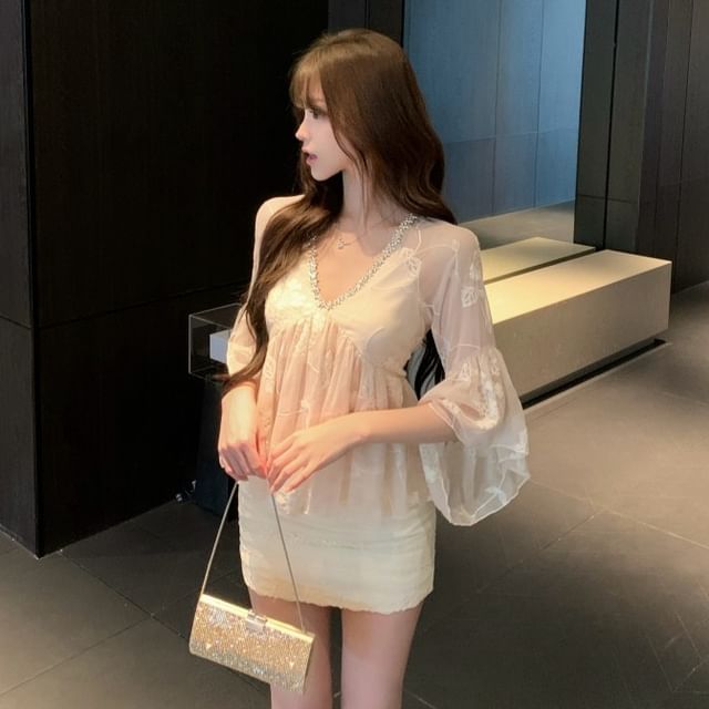 3/4-Sleeve V-Neck Blouse / Mini Skirt