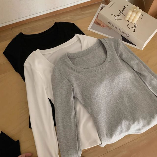 Plain Padded Tee with Round Neck and Long Sleeves