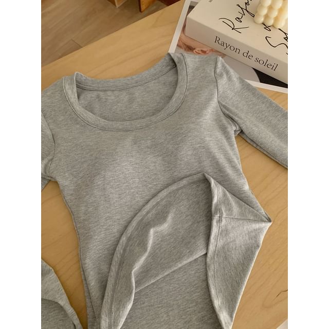 Plain Padded Tee with Round Neck and Long Sleeves