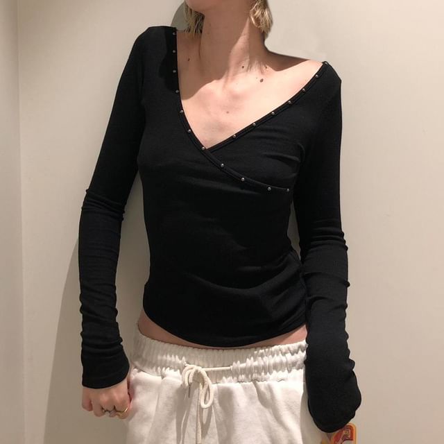 Studded V-Neck Fitted Long-Sleeve Tee