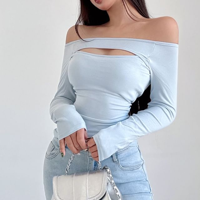 Stylish Cutout Crop Top with Off-Shoulder Sleeves