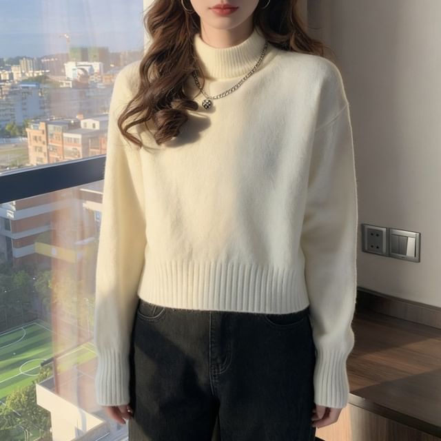 Mock Neck Crop Sweater with Drop Shoulder and Plain Design