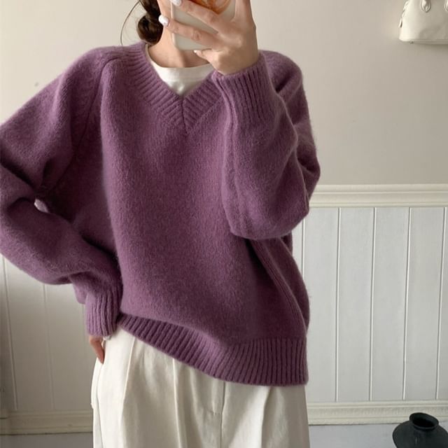 Classic V-Neck Knit Sweater with Clean Lines