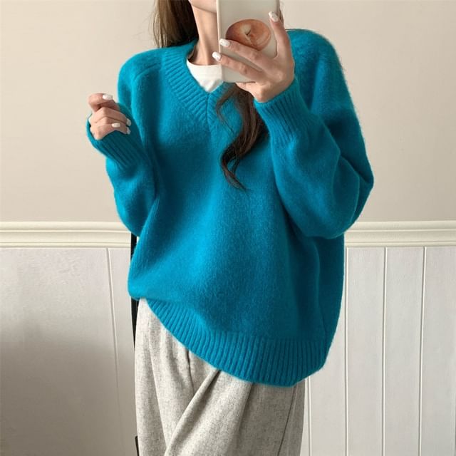 Classic V-Neck Knit Sweater with Clean Lines