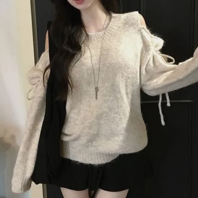 Cold-Shoulder Crewneck Knit Pullover with Minimalist Design