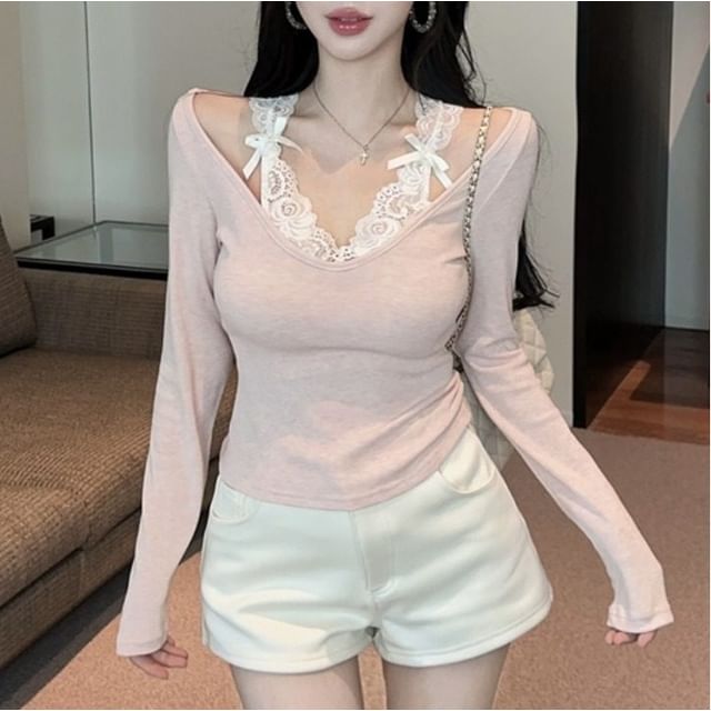 V-Neck Lace Trim Ruched Tee with Plain Finish
