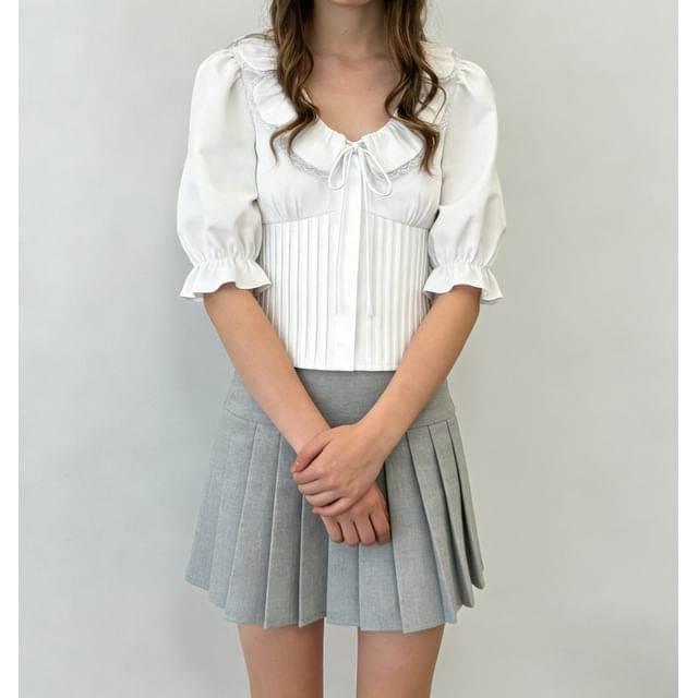 Short Sleeve Scoop Neck Lace Trim Pleated Tie Front Crop Blouse