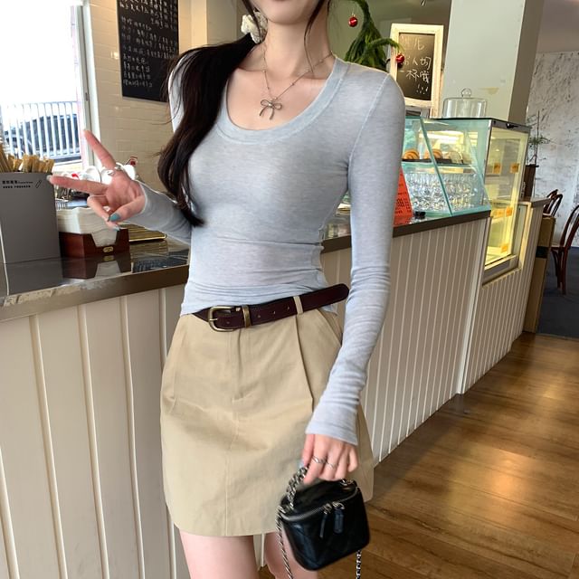 Scoop Neck Slim-Fit Crop Long-Sleeve Tee