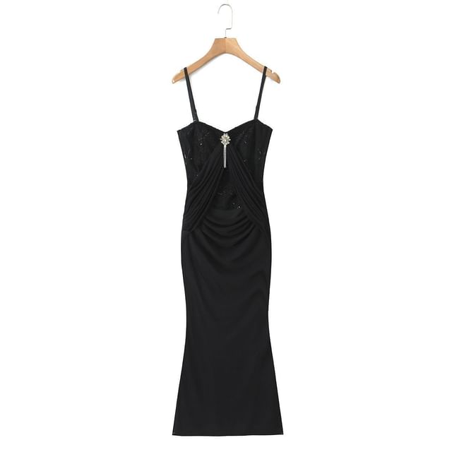 Set: Off-Shoulder Lace Panel Ruched Maxi Mermaid Dress + Brooch