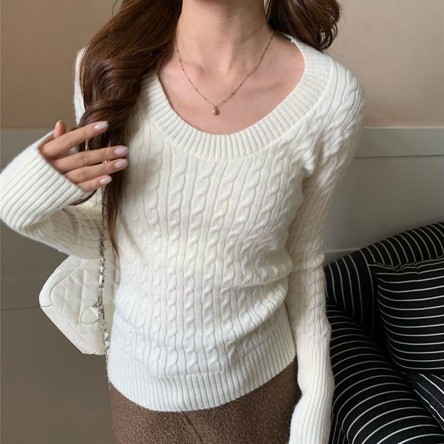 Crew Neck Cable Knit Pullover Sweater