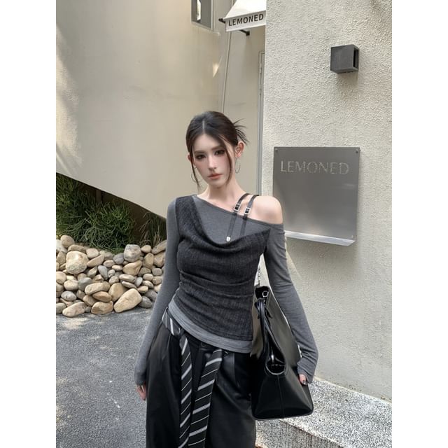 Asymmetric Hem Cold-Shoulder Paneled Fitted Top