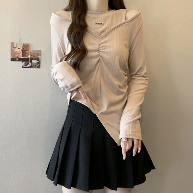 Asymmetric Cold-Shoulder Long Sleeve Tee