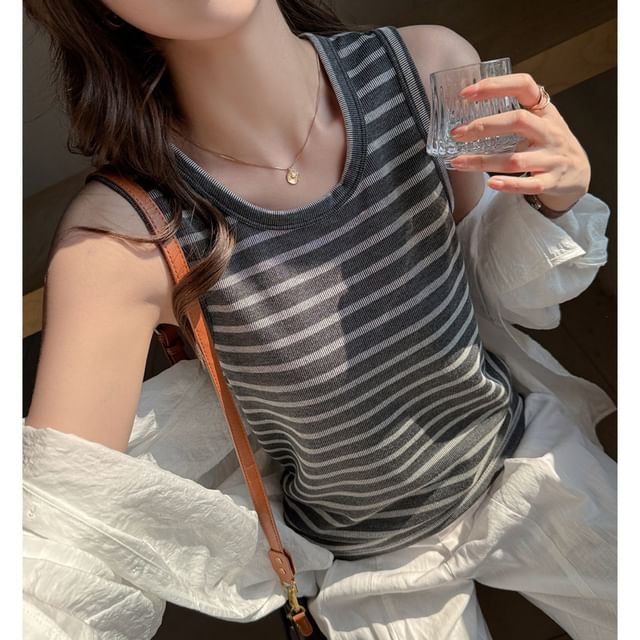 Striped Boxy Cut Sleeveless Casual Top