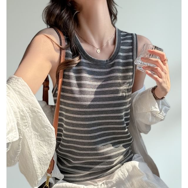 Striped Boxy Cut Sleeveless Casual Top